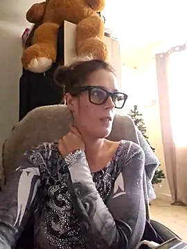 Mila Luciphya online show from 12.05.25