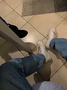 Snapshot of Manu97k chatting on 10.24.25 Manu97k online show from 10.24.25