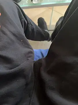 Snapshot of Manu97k chatting on 10.26.25 Manu97k online show from 10.26.25