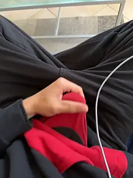 Snapshot of Manu97k chatting on 10.27.25 Manu97k online show from 10.27.25