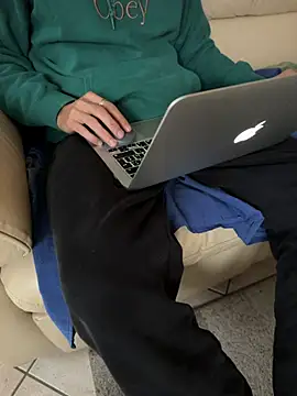 Snapshot of Manu97k chatting on 10.29.25 Manu97k online show from 10.29.25