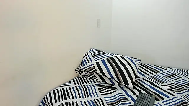 Snapshot of CristinaPiccone chatting on 11.01.25 CristinaPiccone online show from 11.01.25