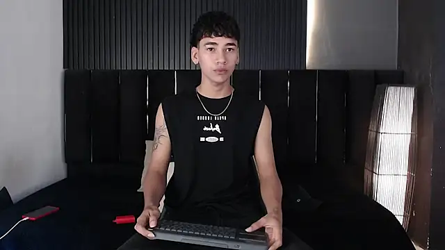 Snapshot of Dominic_ghost chatting on 04.08.26 Dominic ghost online show from 04.08.26