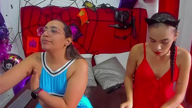 Snapshot of IsabelaANDalahia chatting on 10.21.25 IsabelaANDalahia online show from 10.21.25