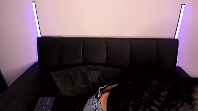 Snapshot of Alynn_Bri_ chatting on 02.10.26 Alynn Bri online show from 02.10.26