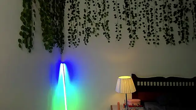 Snapshot of Ariana_Spring chatting on 10.17.25 Ariana Spring online show from 10.17.25