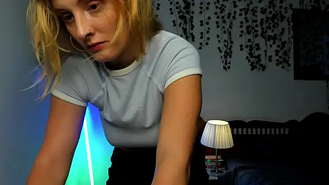 Snapshot of Ariana_Spring chatting on 10.25.25 Ariana Spring online show from 10.25.25