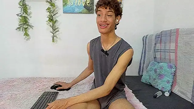 Snapshot of Peterfrost19 chatting on 11.13.25 Peterfrost19 online show from 11.13.25