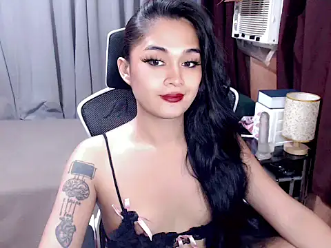 Snapshot of Sassy-Margaux chatting on 10.17.25 Sassy-Margaux online show from 10.17.25