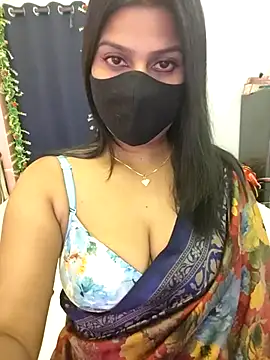 Snapshot of hoty_sonali chatting on 10.13.25 hoty sonali online show from 10.13.25