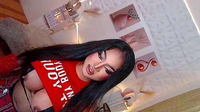 Snapshot of Lilly-lou chatting on 05.01.26 Lilly-lou online show from 05.01.26