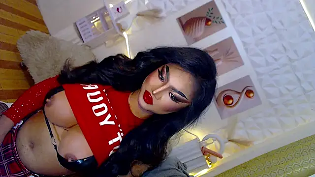Snapshot of Lilly-lou chatting on 05.02.26 Lilly-lou online show from 05.02.26