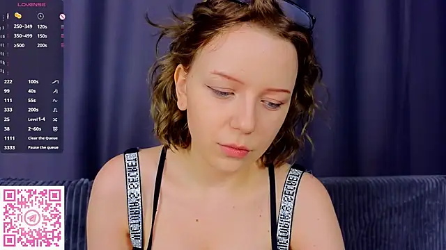 EmiliSaren online show from 09.10.25