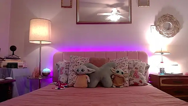 Snapshot of LilaDeliciousXX chatting on 11.04.25 LilaDeliciousXX online show from 11.04.25