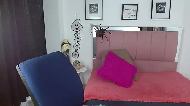 Lele F w online show from 10.13.25