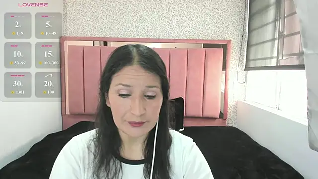 Snapshot of Barbara_fox__ chatting on 06.20.26 Barbara fox online show from 06.20.26