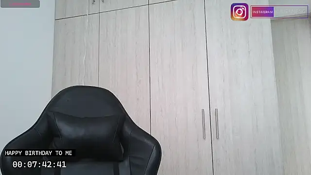 Snapshot of Yulienneg chatting on 09.23.25 Yulienneg online show from 09.23.25