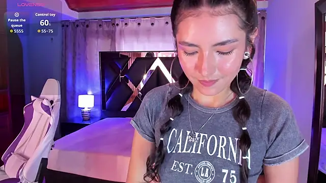 Snapshot of sweet-muse chatting on 10.18.25 sweet-muse online show from 10.18.25