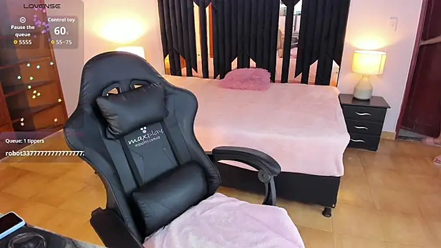 Snapshot of sweet-muse chatting on 11.03.25 sweet-muse online show from 11.03.25