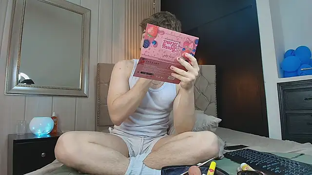 Snapshot of TaylerWhite chatting on 09.11.25 TaylerWhite online show from 09.11.25