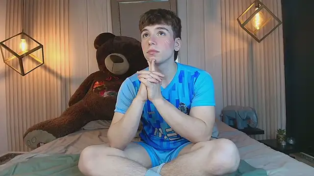 Snapshot of TaylerWhite chatting on 10.02.25 TaylerWhite online show from 10.02.25