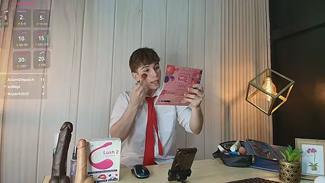 Snapshot of TaylerWhite chatting on 10.06.25 TaylerWhite online show from 10.06.25