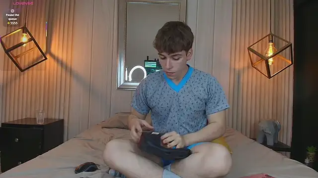 Snapshot of TaylerWhite chatting on 10.09.25 TaylerWhite online show from 10.09.25