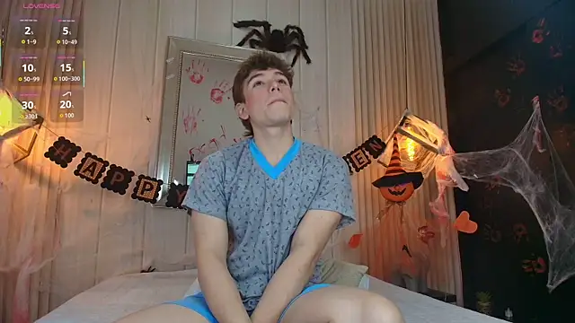 Snapshot of TaylerWhite chatting on 10.18.25 TaylerWhite online show from 10.18.25