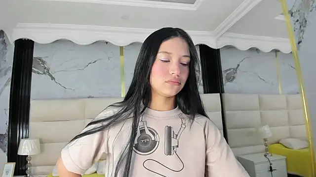 Sophie Calloway online show from 04.13.26