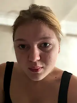 Snapshot of Emaline_Fane chatting on 09.30.25 Emaline Fane online show from 09.30.25