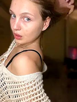 Snapshot of Emaline_Fane chatting on 10.05.25 Emaline Fane online show from 10.05.25