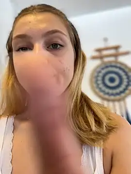 Snapshot of Emaline_Fane chatting on 10.08.25 Emaline Fane online show from 10.08.25