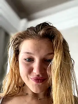 Snapshot of Emaline_Fane chatting on 10.18.25 Emaline Fane online show from 10.18.25