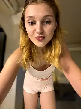 Snapshot of Emaline_Fane chatting on 10.20.25 Emaline Fane online show from 10.20.25