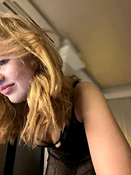 Snapshot of Emaline_Fane chatting on 10.28.25 Emaline Fane online show from 10.28.25