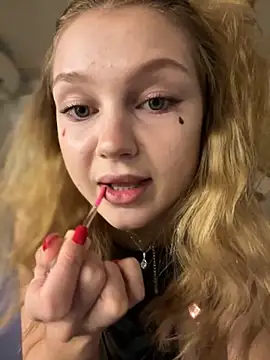 Snapshot of Emaline_Fane chatting on 10.31.25 Emaline Fane online show from 10.31.25