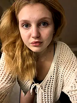 Snapshot of Emaline_Fane chatting on 11.01.25 Emaline Fane online show from 11.01.25