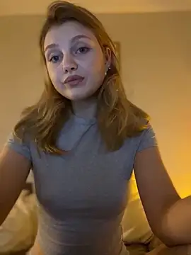 Snapshot of Emaline_Fane chatting on 11.03.25 Emaline Fane online show from 11.03.25