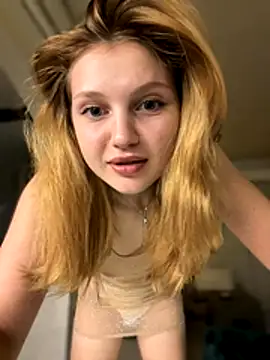 Snapshot of Emaline_Fane chatting on 11.07.25 Emaline Fane online show from 11.07.25