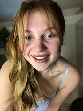 Snapshot of Emaline_Fane chatting on 05.17.26 Emaline Fane online show from 05.17.26