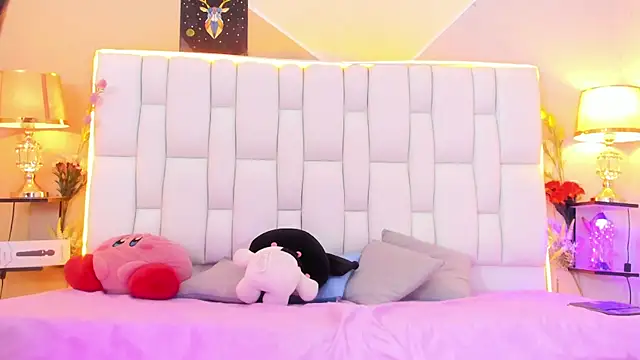 Snapshot of MilkWhore1 chatting on 10.12.25 MilkWhore1 online show from 10.12.25