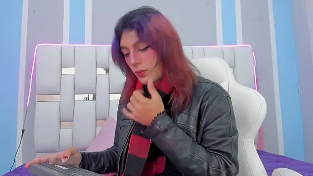 Snapshot of MilkWhore1 chatting on 11.04.25 MilkWhore1 online show from 11.04.25