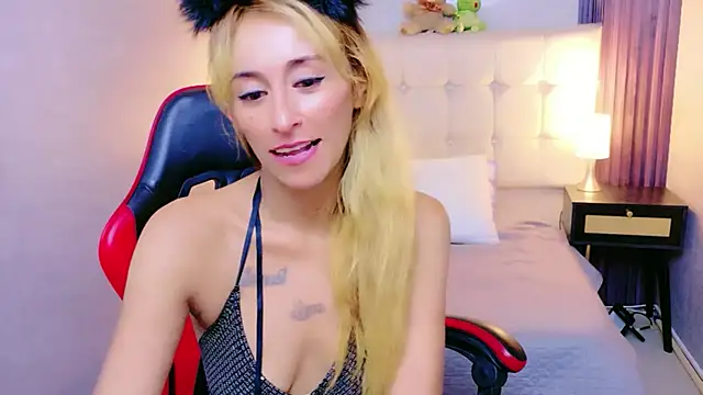 Snapshot of charlotte_phaeton chatting on 07.14.26 charlotte phaeton online show from 07.14.26