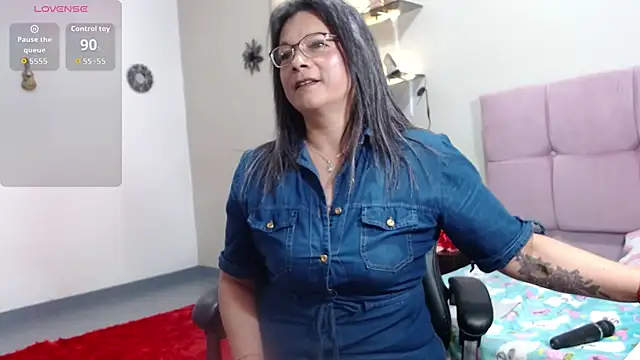 Snapshot of SolVegaNaciente chatting on 09.13.25 SolVegaNaciente online show from 09.13.25