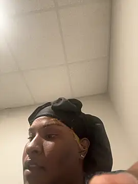 Snapshot of honestlychina chatting on 09.28.25 honestlychina online show from 09.28.25