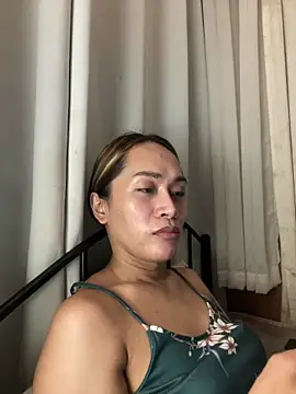 Snapshot of RomanticPearlTS chatting on 02.17.26 RomanticPearlTS online show from 02.17.26