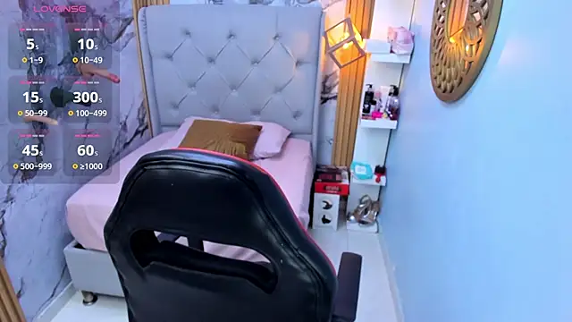 Isisleroy1 online show from 11.13.25