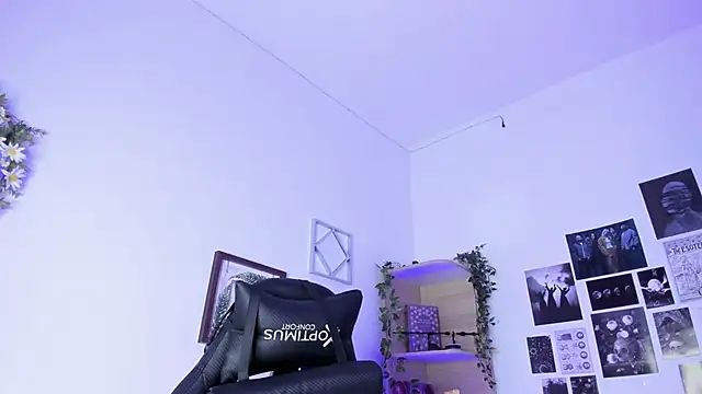 Snapshot of Lana_Herondale chatting on 10.11.25 Lana Herondale online show from 10.11.25