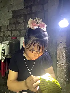 Snapshot of Sunyinn chatting on 11.08.25 Sunyinn online show from 11.08.25