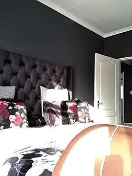 Thick Shawtyy online show from 09.18.25